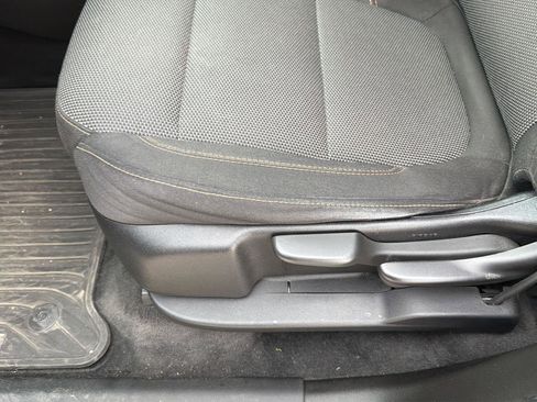 Used 2020 Chevrolet Traverse LS image 18