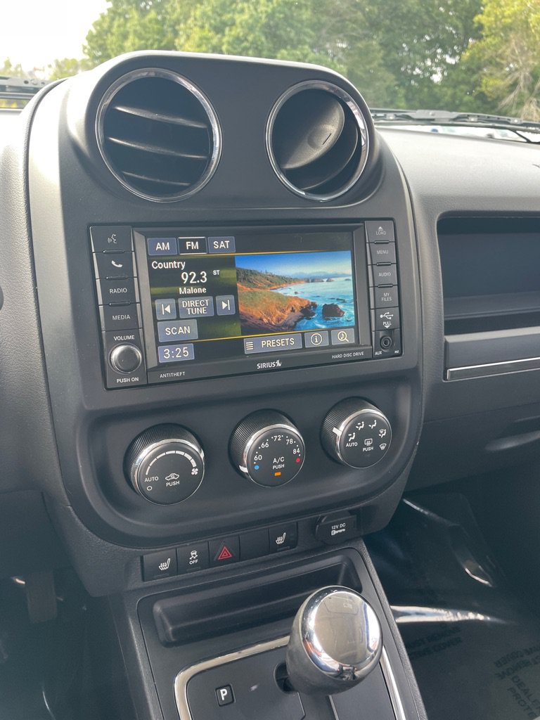 Used 2016 Jeep Patriot Latitude FWD image 13