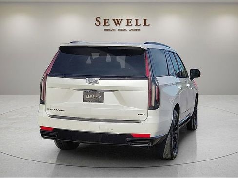 Used 2024 Cadillac Escalade Sport Platinum w/ LPO, ONYX Package AWD/4WD image 5