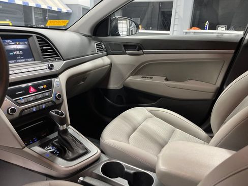 Used 2017 Hyundai Elantra SE FWD image 14