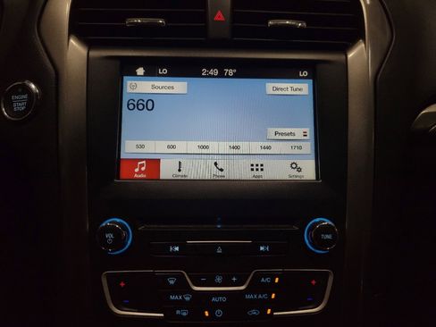 Used 2018 Ford Fusion SE w/ Fusion SE Technology Package FWD image 25
