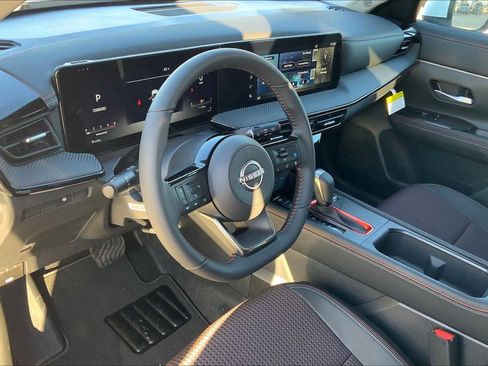 Used 2025 Nissan Kicks SR image 8