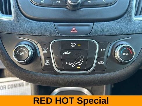 Used 2018 Chevrolet Malibu LT image 26