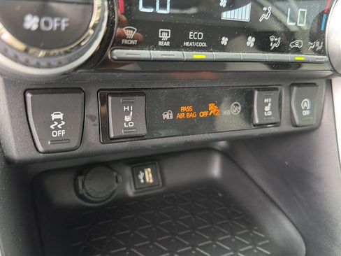 Used 2024 Toyota RAV4 XLE w/ Convenience Package AWD/4WD image 27
