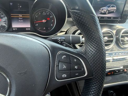 Used 2019 Mercedes-Benz GLC 300 4MATIC image 17