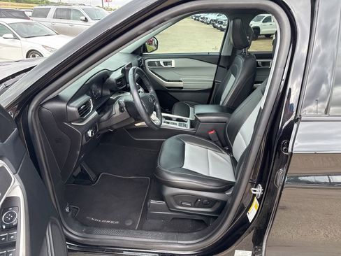 Used 2023 Ford Explorer XLT w/ Equipment Group 202A image 18