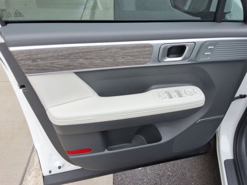 Used 2025 Hyundai Santa Fe Limited image 21