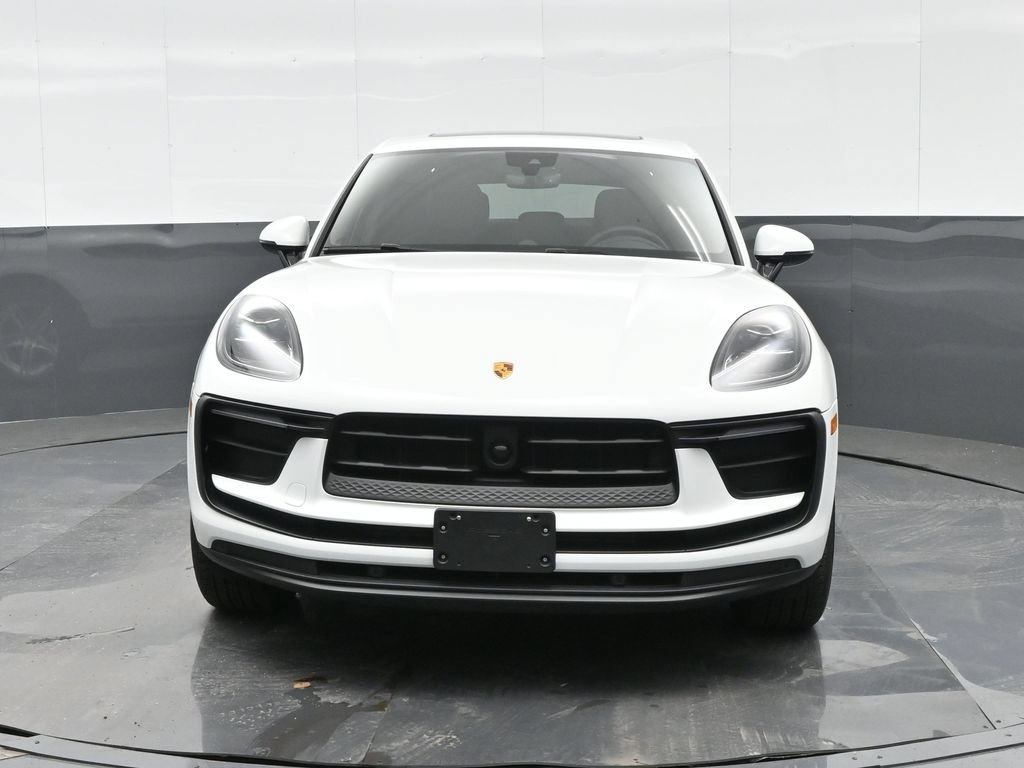 Certified 2025 Porsche Macan AWD/4WD image 12
