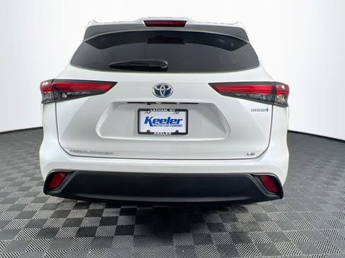Used 2023 Toyota Highlander LE AWD/4WD image 5