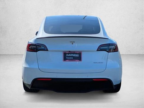 Used 2022 Tesla Model Y Performance image 7