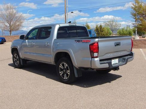 Used 2018 Toyota Tacoma TRD Sport AWD/4WD image 6