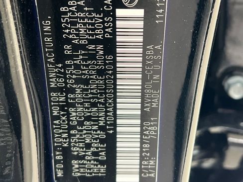 Used 2025 Toyota Camry SE image 30