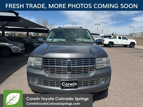 Used 2014 Lincoln Navigator 4WD image 2