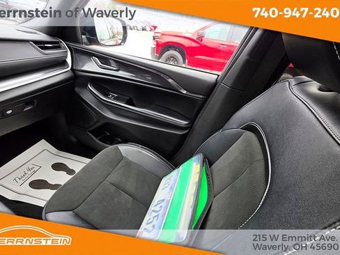 Used 2023 Jeep Grand Cherokee Altitude image 11