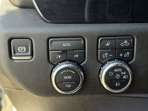 Used 2025 GMC Sierra 1500 SLT image 23
