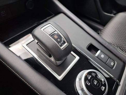 Used 2024 Mitsubishi Outlander ES AWD/4WD image 16