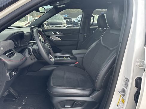 Used 2025 Ford Explorer ST image 12