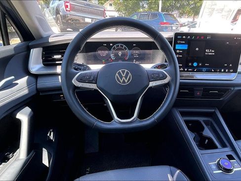 Certified 2026 Volkswagen Tiguan SE AWD/4WD image 4