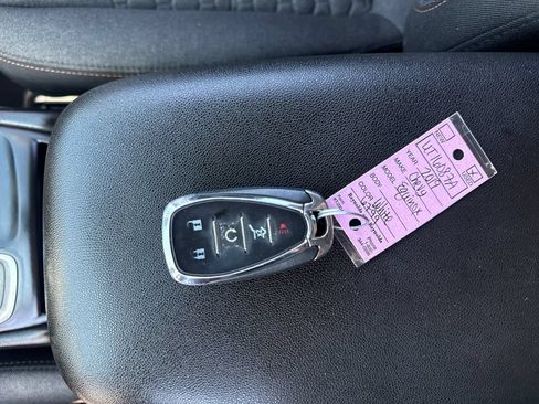 Used 2019 Chevrolet Equinox LT FWD image 38