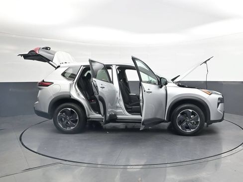 Used 2025 Nissan Rogue SV FWD image 42