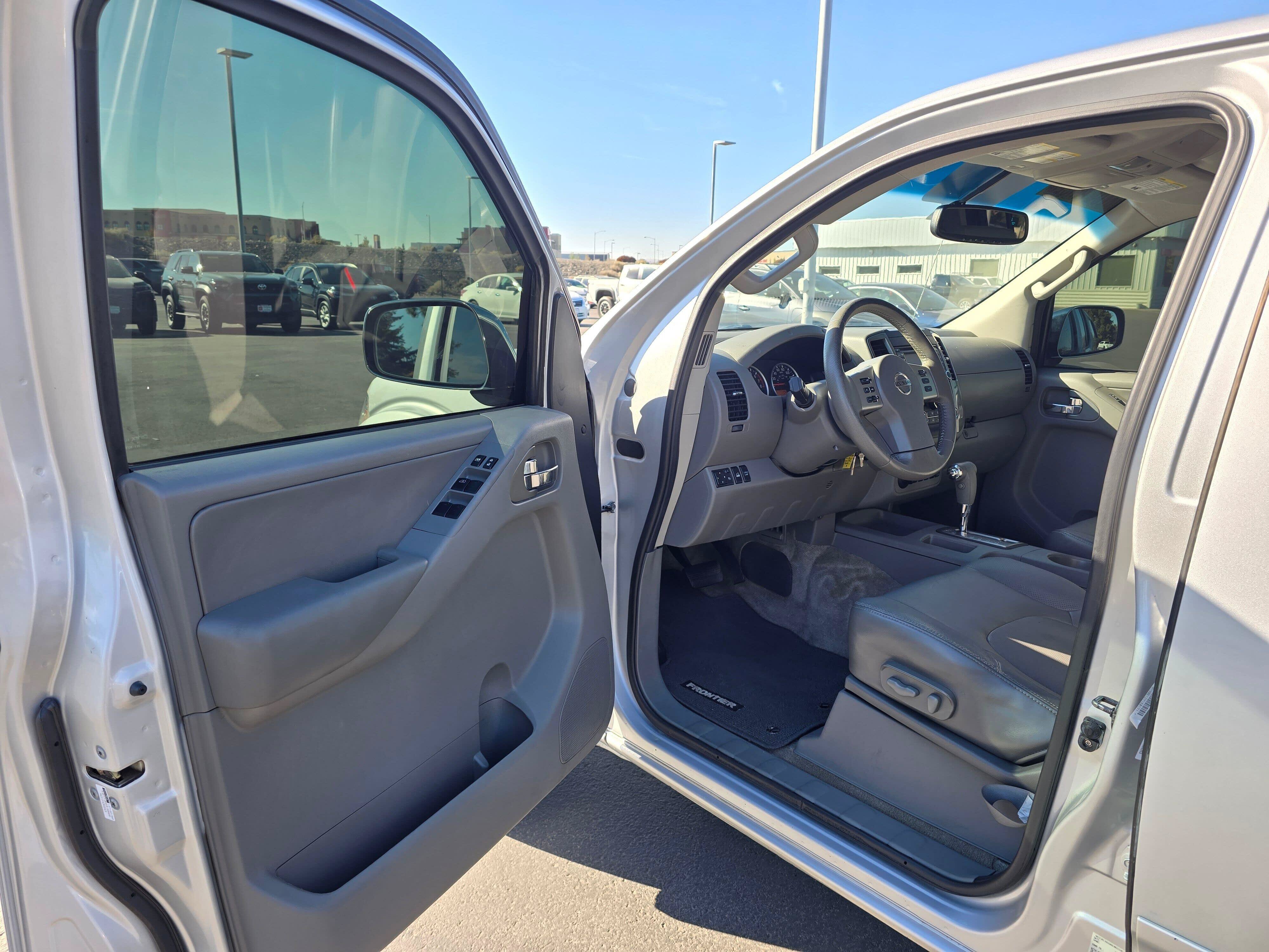 Used 2013 Nissan Frontier SL AWD/4WD image 18