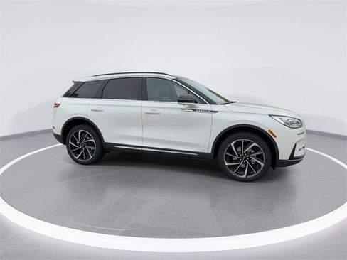 New 2026 Lincoln Corsair Reserve image 9