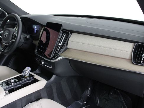 Certified 2025 Volvo XC90 T8 Plus AWD/4WD image 22