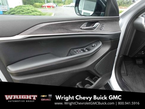 Used 2023 Jeep Grand Cherokee Limited image 9