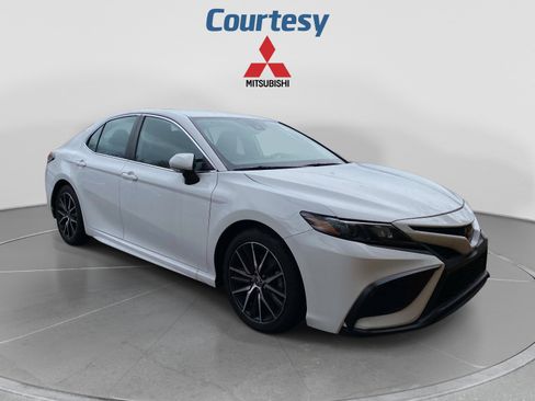 Used 2023 Toyota Camry SE FWD image 7