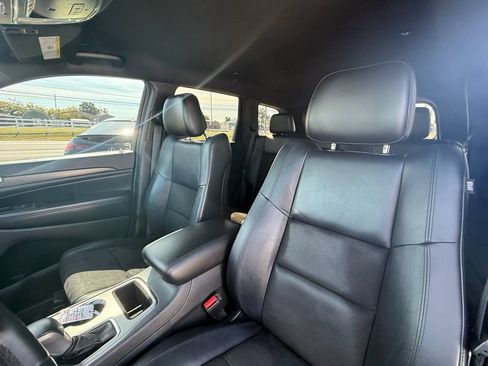 Used 2018 Jeep Grand Cherokee Altitude AWD/4WD image 13
