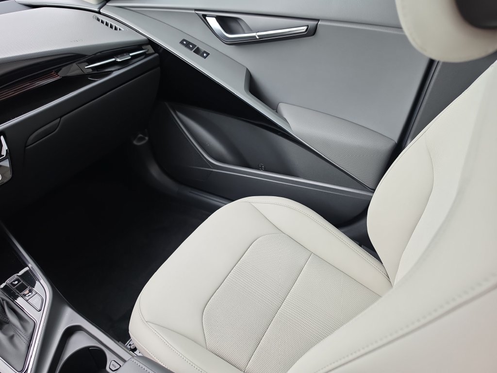 New 2026 Kia Niro EX FWD image 15