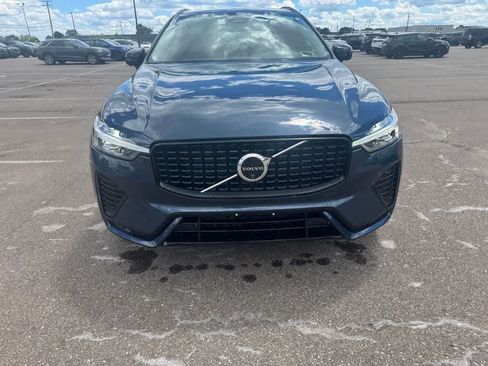 Used 2025 Volvo XC60 B5 Plus AWD/4WD image 2