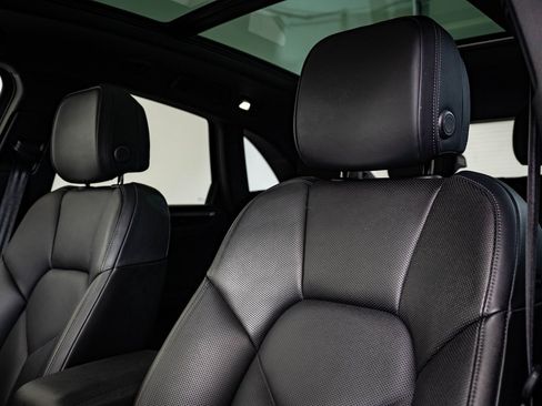 Used 2023 Porsche Macan image 22