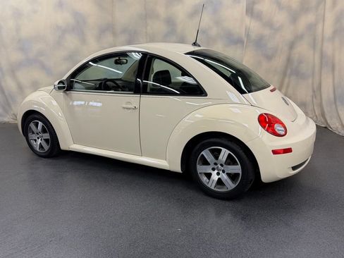 Used 2006 Volkswagen Beetle Coupe w/ Package 1 FWD image 4