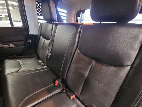 Used 2018 Jeep Wrangler Unlimited Sahara image 13