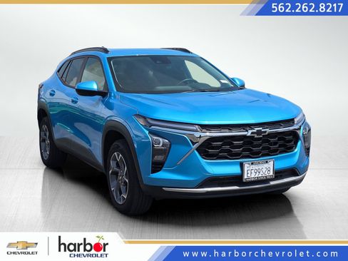 Used 2025 Chevrolet Trax LT w/ Driver Confidence Package FWD image 1