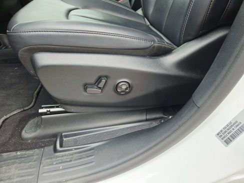 Used 2025 Chrysler Pacifica Select FWD image 38