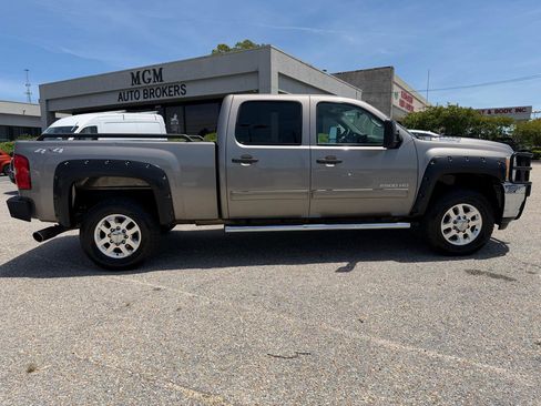 Used 2014 Chevrolet Silverado 2500 LT w/ Interior Plus Package AWD/4WD image 25