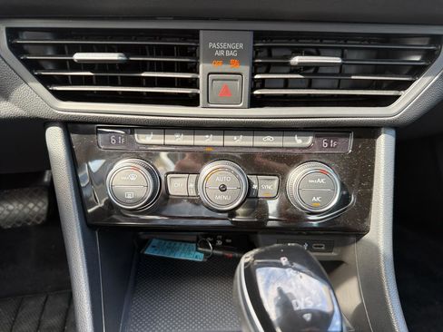 Used 2023 Volkswagen Jetta SE w/ Panoramic Sunroof Package FWD image 25
