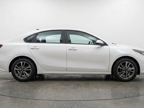 Used 2024 Kia Forte LXS image 11