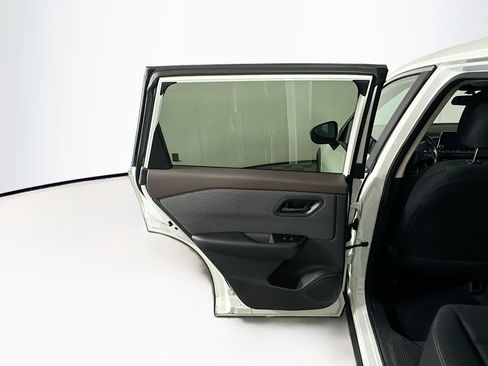 Used 2023 Nissan Rogue S FWD image 25