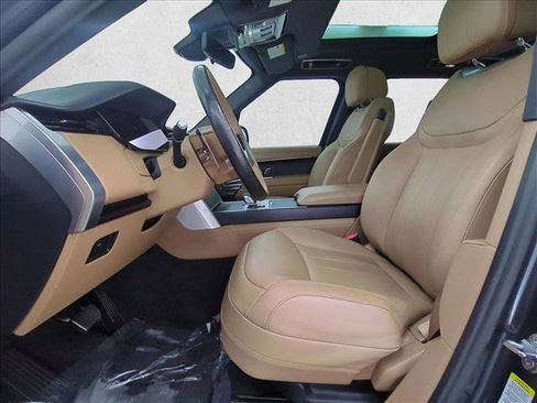 Certified 2025 Land Rover Range Rover SE AWD/4WD image 17