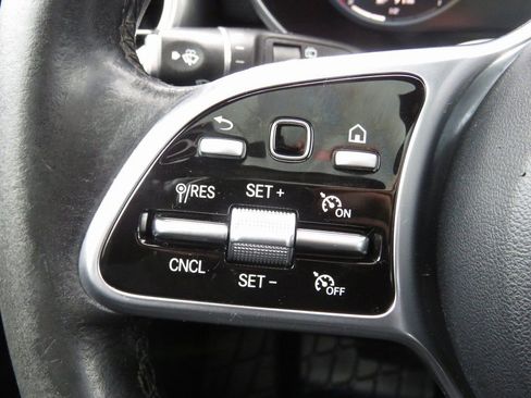 Used 2021 Mercedes-Benz GLC 300 4MATIC image 23