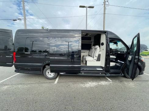 Used 2024 Mercedes-Benz Sprinter 3500 image 17