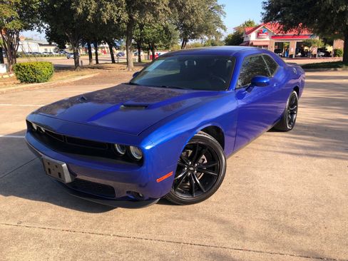Used 2018 Dodge Challenger SXT w/ Blacktop Package image 1