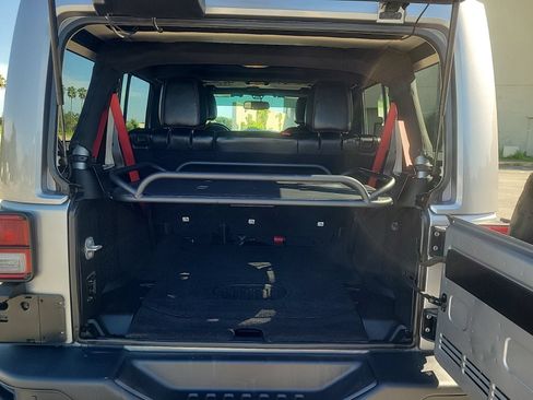 Used 2018 Jeep Wrangler Unlimited Rubicon AWD/4WD image 9