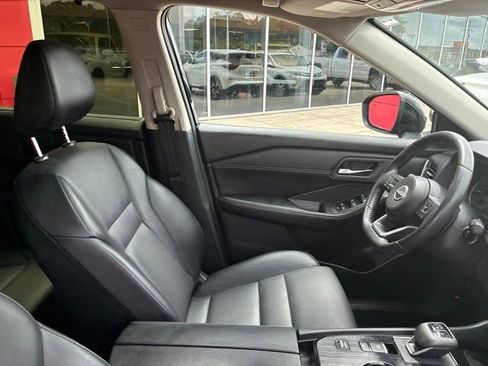 Used 2024 Nissan Rogue SV w/ SV Premium Package FWD image 10