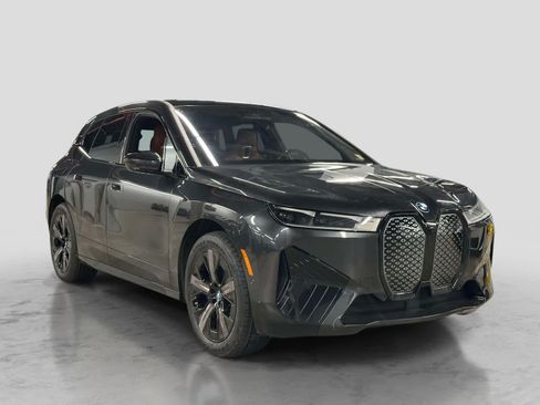 Used 2024 BMW iX xDrive50 w/ Premium Package AWD/4WD image 4