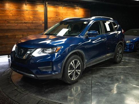 Used 2019 Nissan Rogue SV w/ Sun & Sound Touring Package FWD image 2