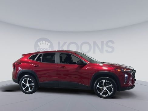 Used 2024 Chevrolet Trax RS FWD image 4